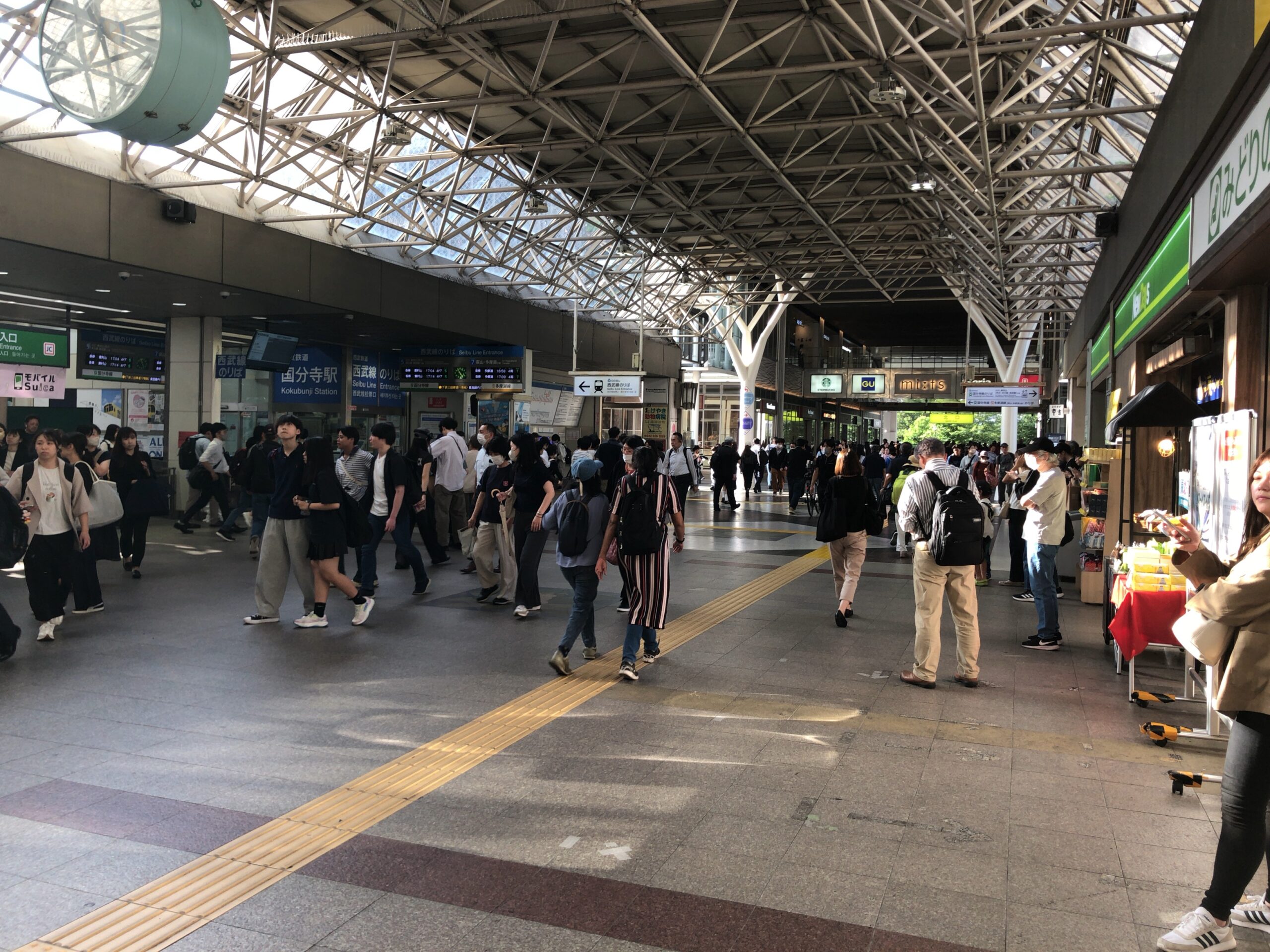 国分寺駅の駅前の様子